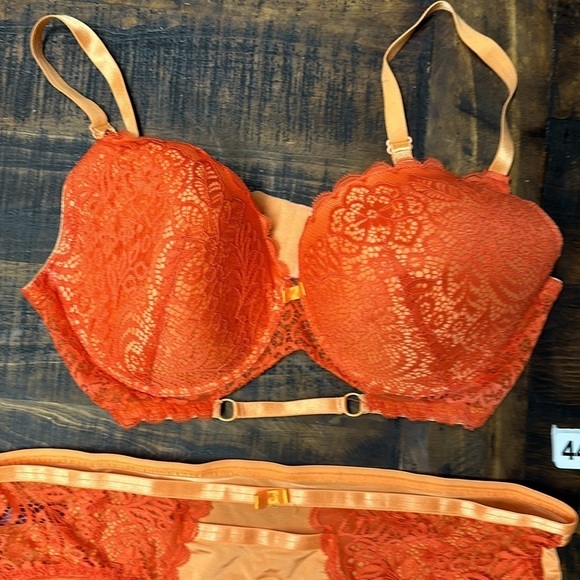 Black fushia bra set. Bra 40D undies 1x preowned  great condition - Picture 2 of 10